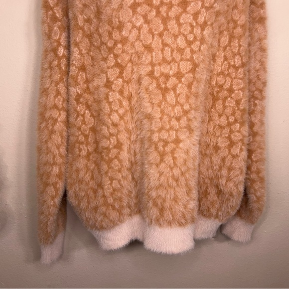 Large Listacle Peach Salmon Animal Print Fuzzy Knit Sweater Long Sleeve Soft - Picture 3 of 13